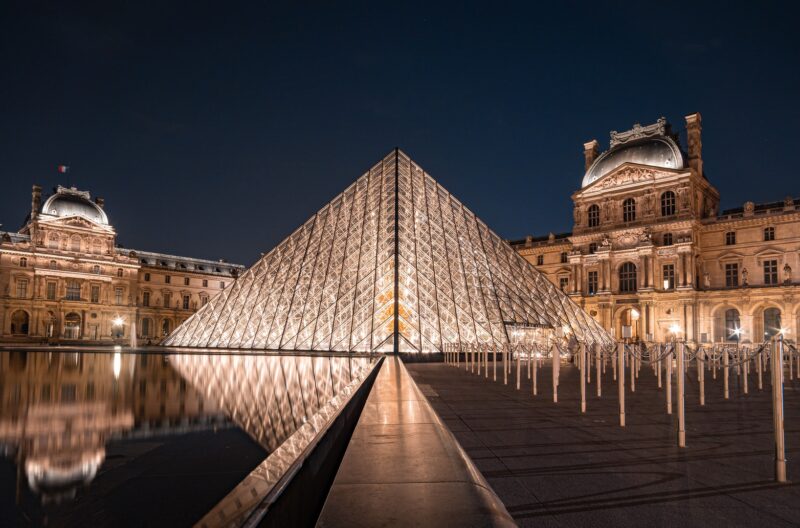 LOUVRE MUSEUM - Artianne